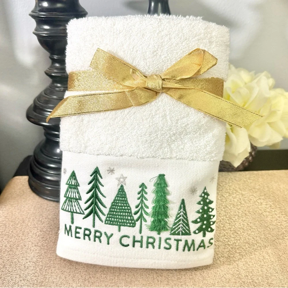 NWT Set of 2 Christmas Trees🎄Bathroom Hand Towels